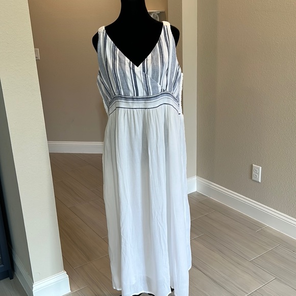 Studio West white maxi dress - Picture 1 of 5